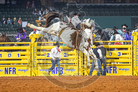 2020_Dez_12_WNFR_Bareback_Cole Reiner_120