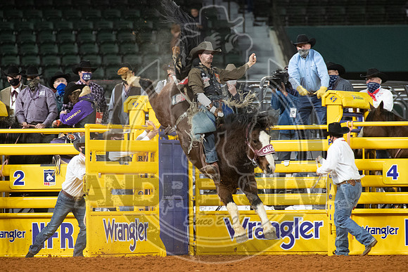 2020_Dez_09_WNFR_Bareback_Orin Larsen_052