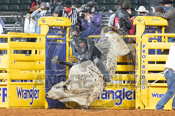 2020_Dez_11_WNFR_Bull_Riding_Colten Fritzlan_1236