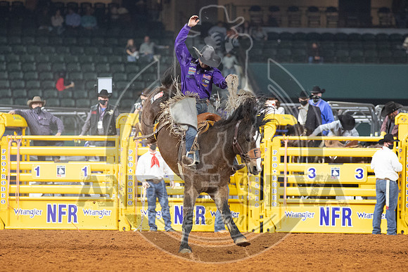 2020_Dez_11_WNFR_Saddle_Bronc_Shorty Garrett_981