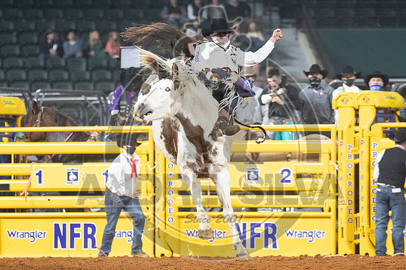 2020_Dez_12_WNFR_Bareback_Cole Reiner_119