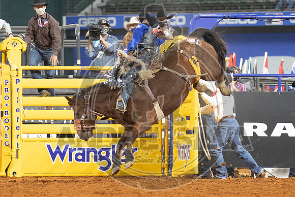 2020_Dez_11_WNFR_Saddle_Bronc_Stetson Wright_972