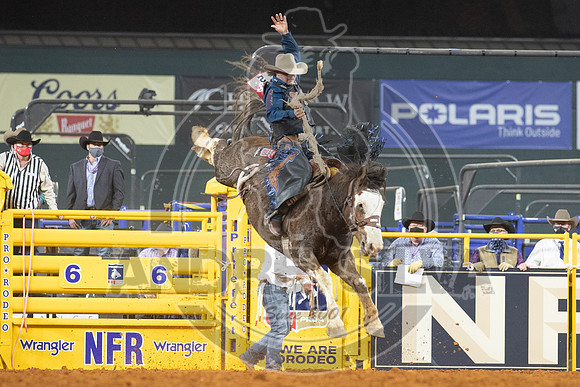 2020_Dez_06_WNFR_Saddle_Bronc_Wyatt Casper_330