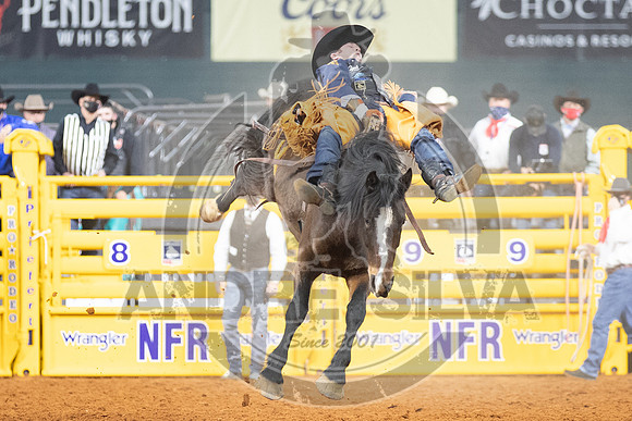 2020_Dez_11_WNFR_Bareback_Kaycee Feild_754