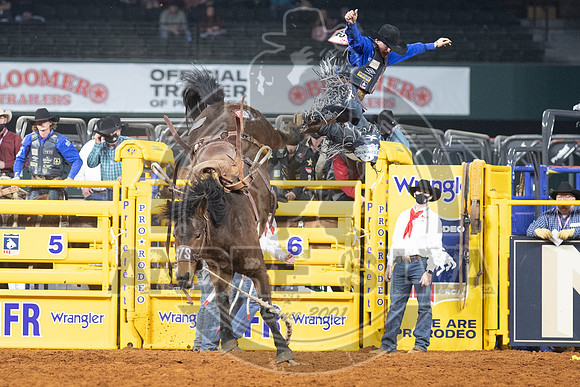 2020_Dez_11_WNFR_Saddle_Bronc_Rusty Wright_986