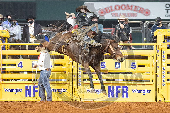 2020_Dez_11_WNFR_Saddle_Bronc_Zeke Thurston_938
