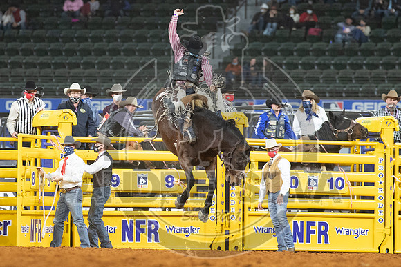 2020_Dez_06_WNFR_Saddle_Bronc_Chase Brooks_274