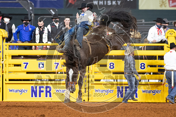 2020_Dez_11_WNFR_Bareback_Jamie Howlett_697