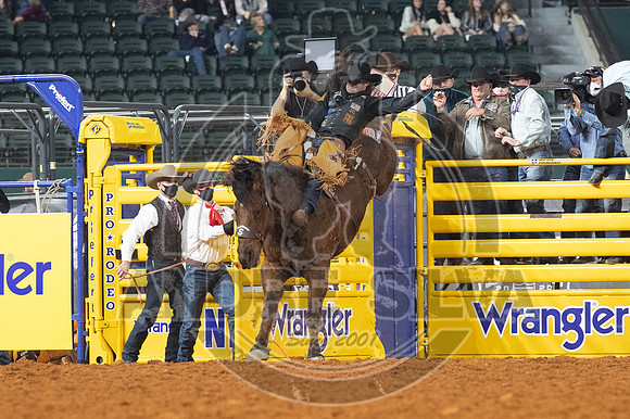 2020_Dez_12_WNFR_Bareback_Kaycee Feild_210
