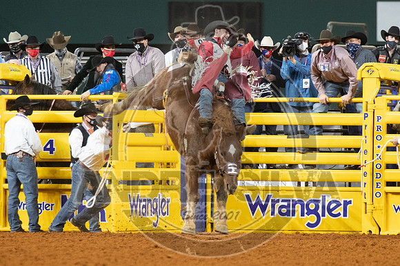 2020_Dez_09_WNFR_Bareback_Winn Ratliff_044