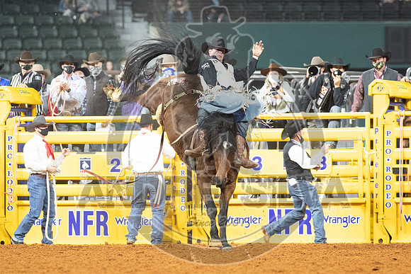 2020_Dez_11_WNFR_Bareback_Richmond Champion_685