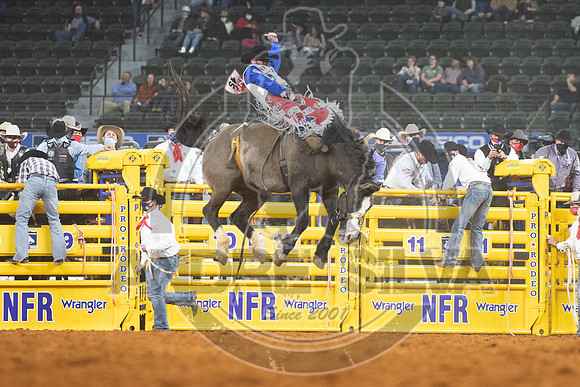 2020_Dez_06_WNFR_Bareback_Mason Clements_108