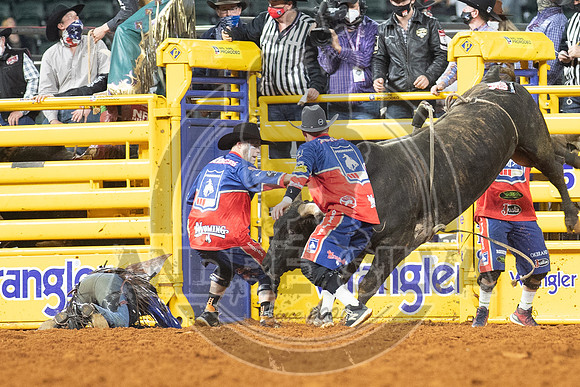 2020_Dez_11_WNFR_Bull_Riding_Ky Hamilton_1232