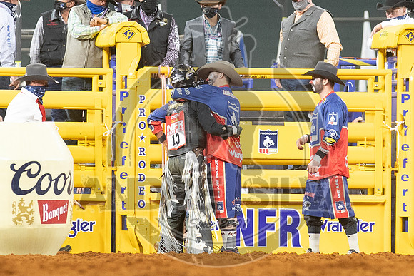 2020_Dez_06_WNFR_Bull_Riding_Sage Kimzey_500