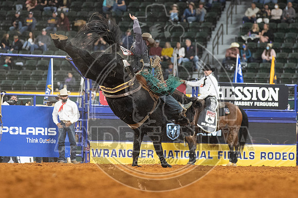 2020_Dez_06_WNFR_Saddle_Bronc_Taos Muncy_279