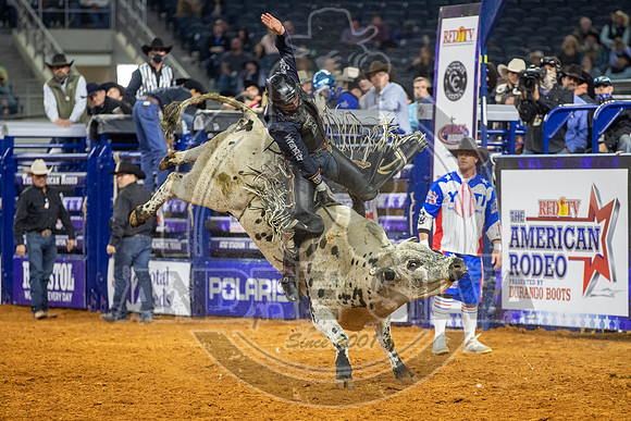 2021_TheAmerican_Bull Riding_Colten Fritzlan_AndreSilva_514