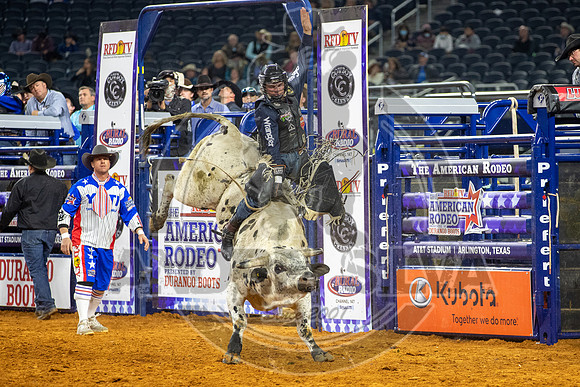 2021_TheAmerican_Bull Riding_Colten Fritzlan_AndreSilva_512