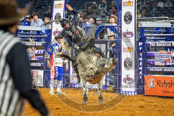 2021_TheAmerican_Bull Riding_Colten Fritzlan_AndreSilva_513