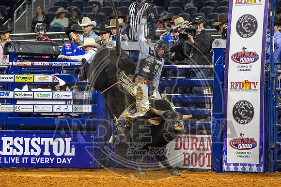 2021_TheAmerican_Bull Riding_Boudreaux Campbell_AndreSilva_489