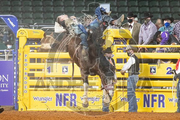 2020_Dez_09_WNFR_Bareback_Orin Larsen_056