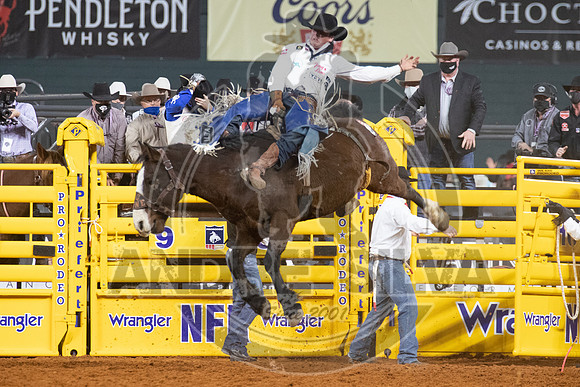 2020_Dez_09_WNFR_Bareback_Richmond Champion_105