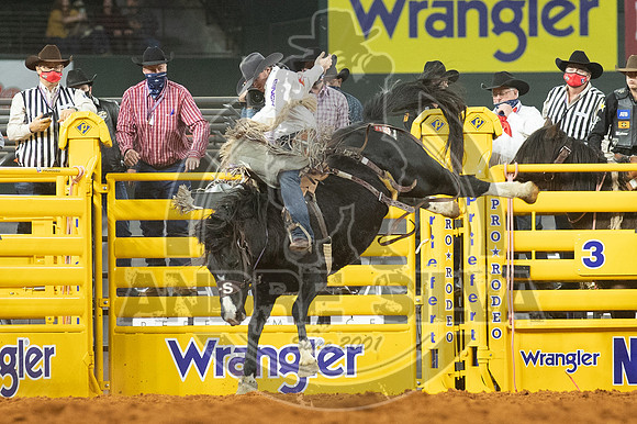 2020_Dez_06_WNFR_Saddle_Bronc_Shorty Garrett_302