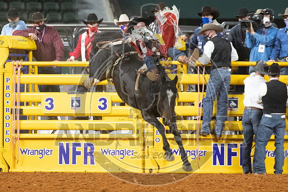2020_Dez_09_WNFR_Bareback_Mason Clements_089