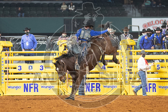 2020_Dez_11_WNFR_Saddle_Bronc_Ryder Wright_1010