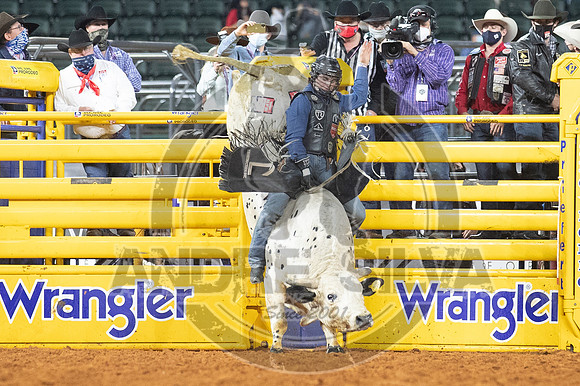 2020_Dez_11_WNFR_Bull_Riding_Colten Fritzlan_1237