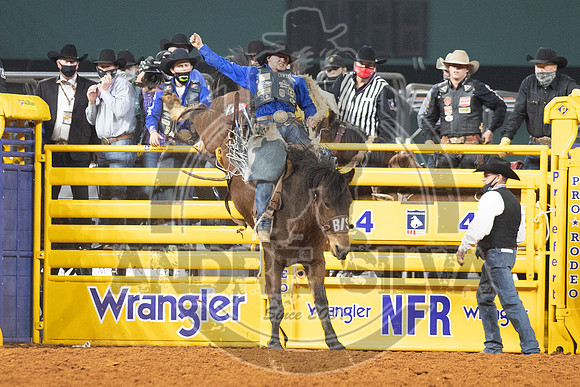2020_Dez_11_WNFR_Saddle_Bronc_Rusty Wright_983