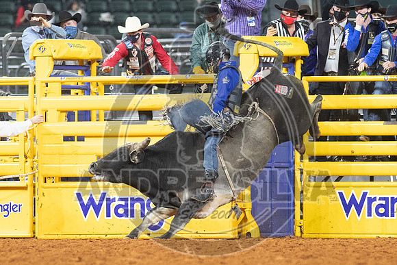 2020_Dez_11_WNFR_Bull_Riding_Stetson Wright_1244