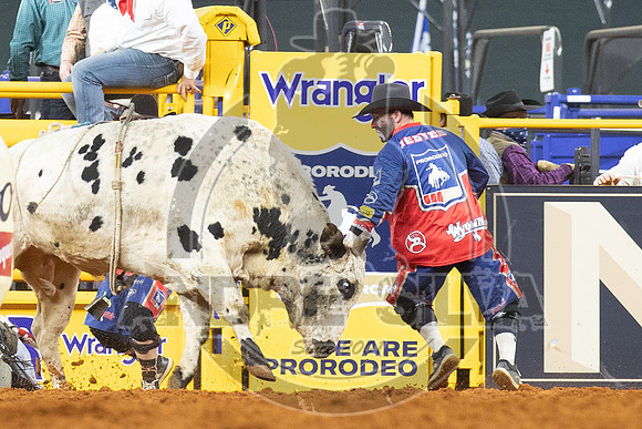 2020_Dez_06_WNFR_Bull_Riding_Parker McCown_496