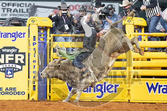 2020_Dez_11_WNFR_Bull_Riding_Jeff Askey_1217