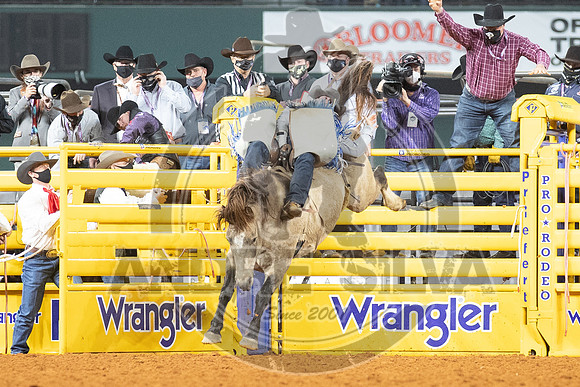 2020_Dez_11_WNFR_Bareback_Chad Rutherford_663