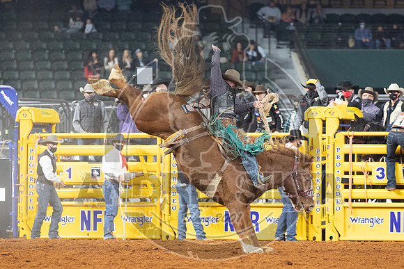 2020_Dez_11_WNFR_Saddle_Bronc_Taos Muncy_935