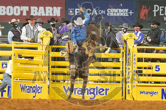 2020_Dez_06_WNFR_Saddle_Bronc_Brody Cress_317