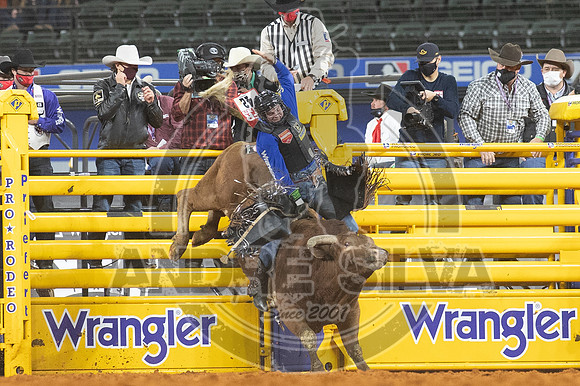 2020_Dez_06_WNFR_Bull_Riding_Ky Hamilton_512