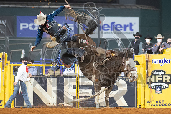 2020_Dez_06_WNFR_Saddle_Bronc_Wyatt Casper_331