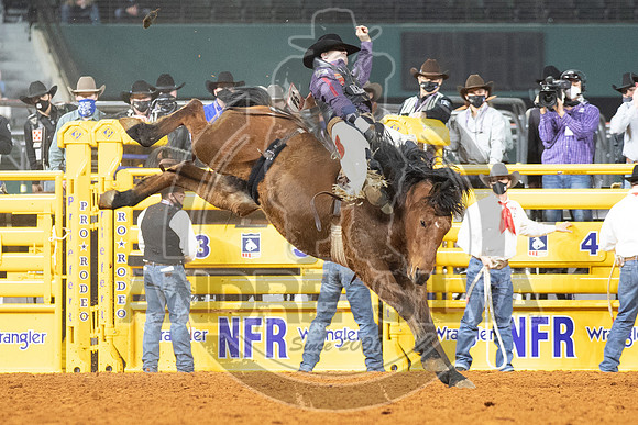 2020_Dez_11_WNFR_Bareback_Jake Brown_673
