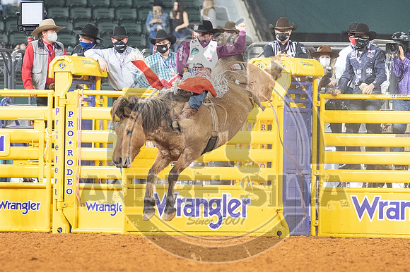 2020_Dez_11_WNFR_Bareback_Mason Clements_717