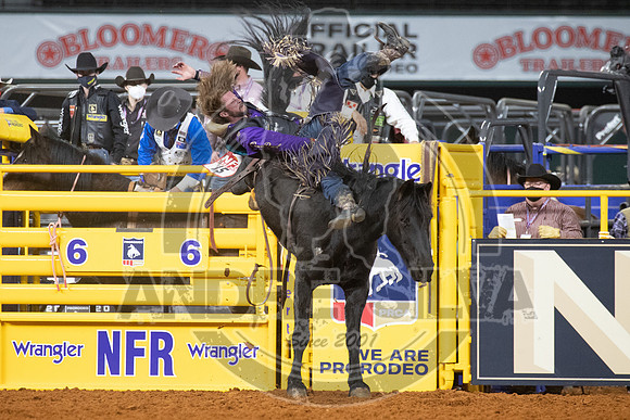 2020_Dez_09_WNFR_Bareback_Tilden Hooper_063
