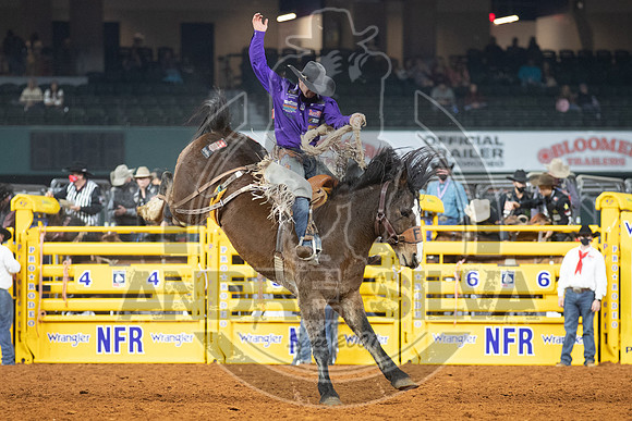 2020_Dez_11_WNFR_Saddle_Bronc_Shorty Garrett_982