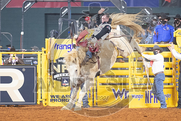 2020_Dez_11_WNFR_Bareback_Tim OConnell_760