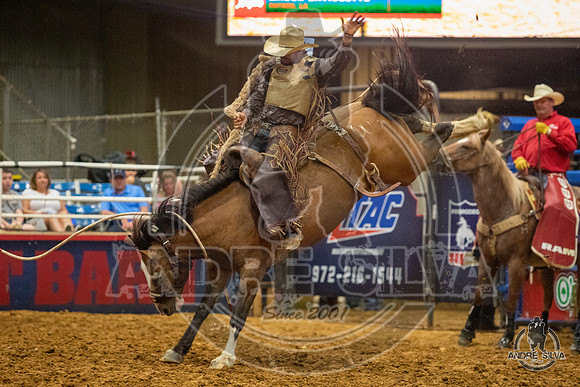 07_06_19_Mesquite_Saddle Bronc Riding_Mason Laviolette_138_Silva