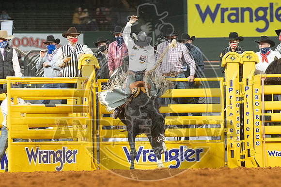 2020_Dez_06_WNFR_Saddle_Bronc_Shorty Garrett_301