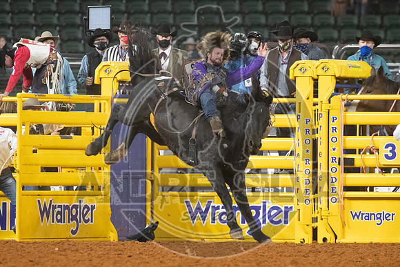 2020_Dez_09_WNFR_Bareback_Tilden Hooper_058