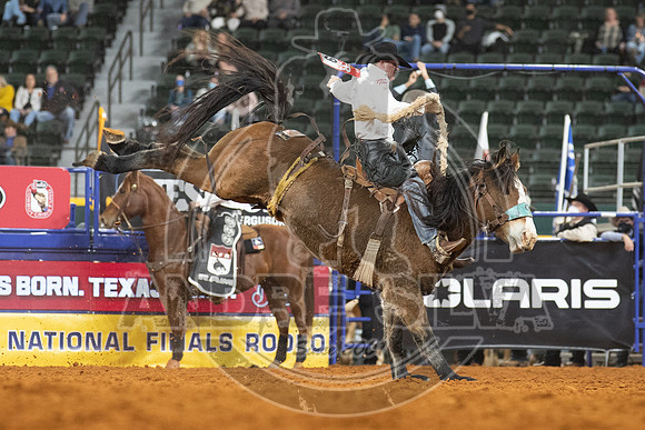 2020_Dez_06_WNFR_Saddle_Bronc_Sterling Crawley_256