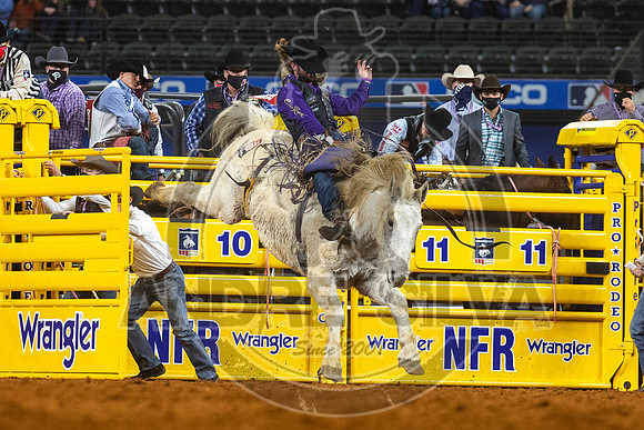 2020_Dez_06_WNFR_Bareback_Tilden Hooper_079