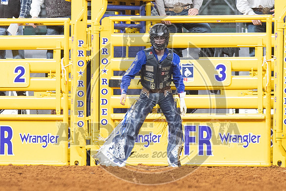 2020_Dez_11_WNFR_Bull_Riding_Stetson Wright_1251