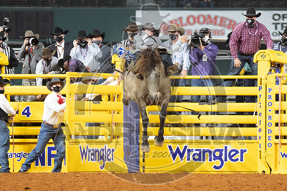 2020_Dez_11_WNFR_Bareback_Chad Rutherford_664